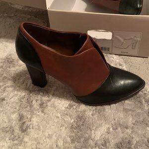 Banana Republic heeled loafer, size 7.5 in deep brandy/black in style pippah.